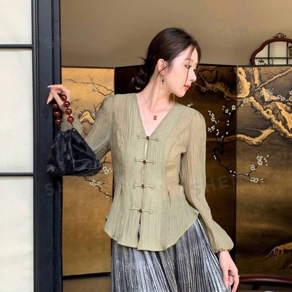 EastFlair Women's Casual Button-Down Long-Sleeve Shirt For Vacation And Leisure - Picture 1 of 5